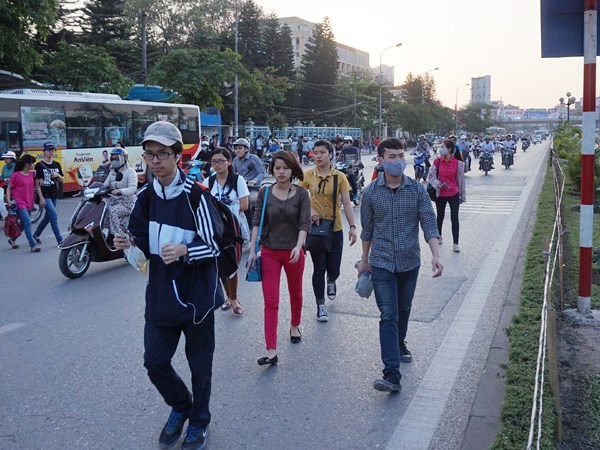 Sẽ không còn “vô tư”... như người đi bộ - Anh 1